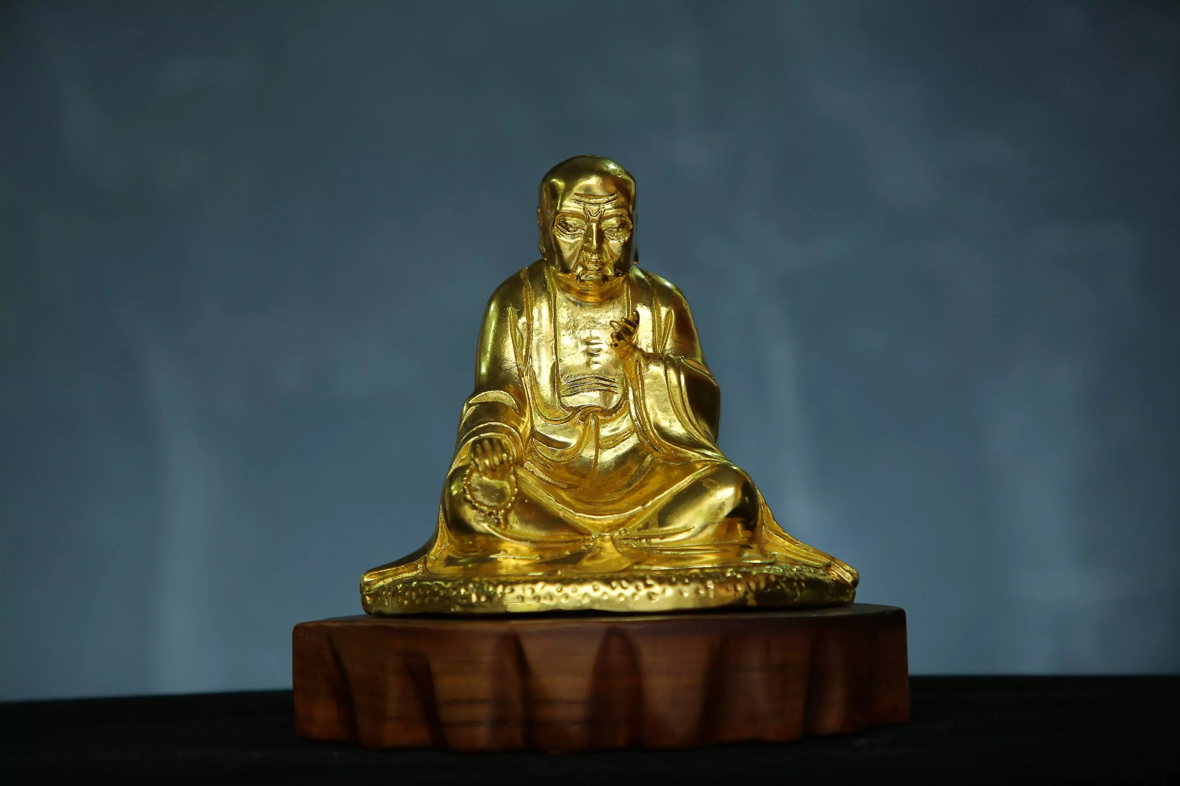 Tượng Phật Quan Thế Âm Bồ Tát đứng đài sen bằng gỗ Hoàng Dương