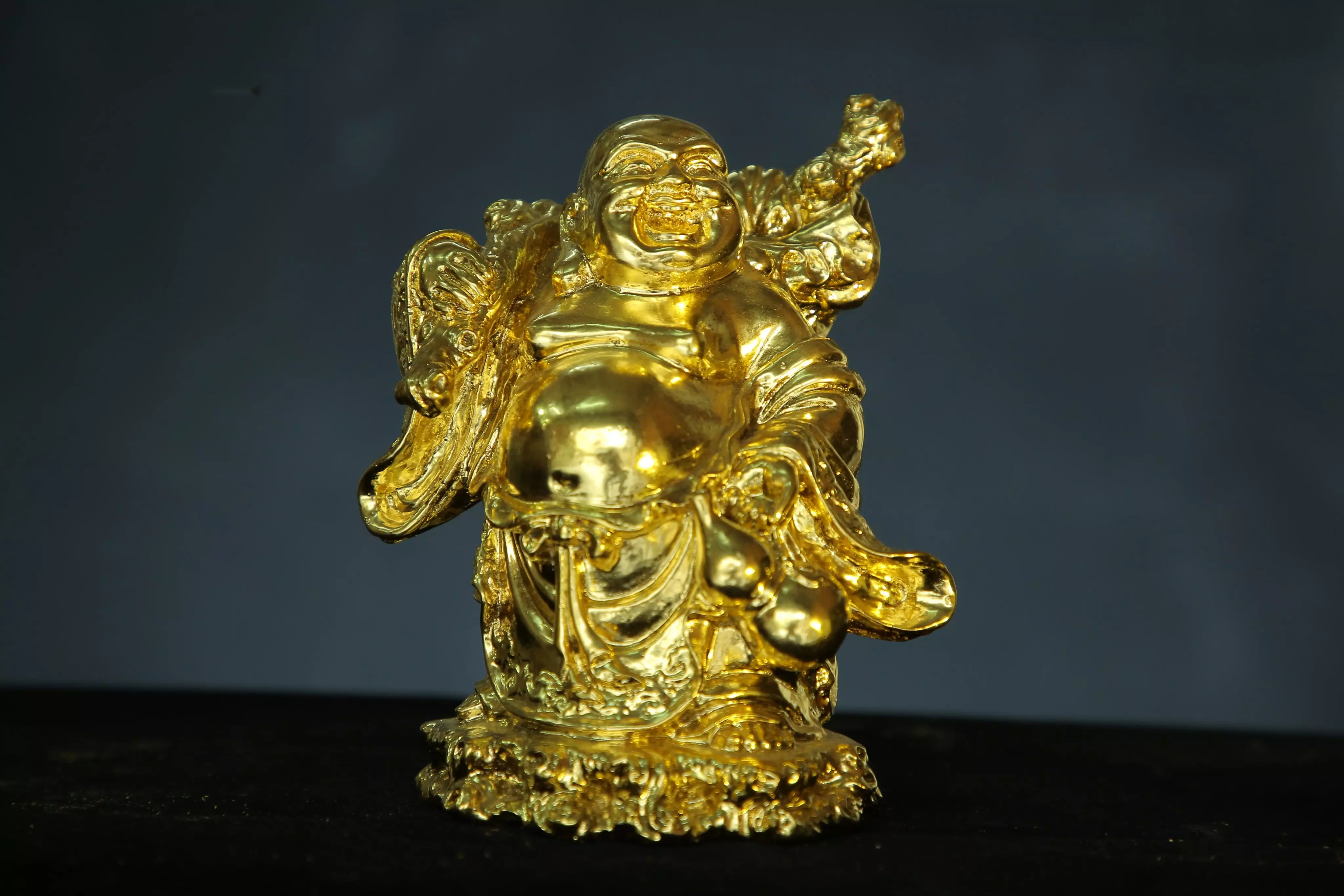 Tượng Phật Quan Âm dát vàng