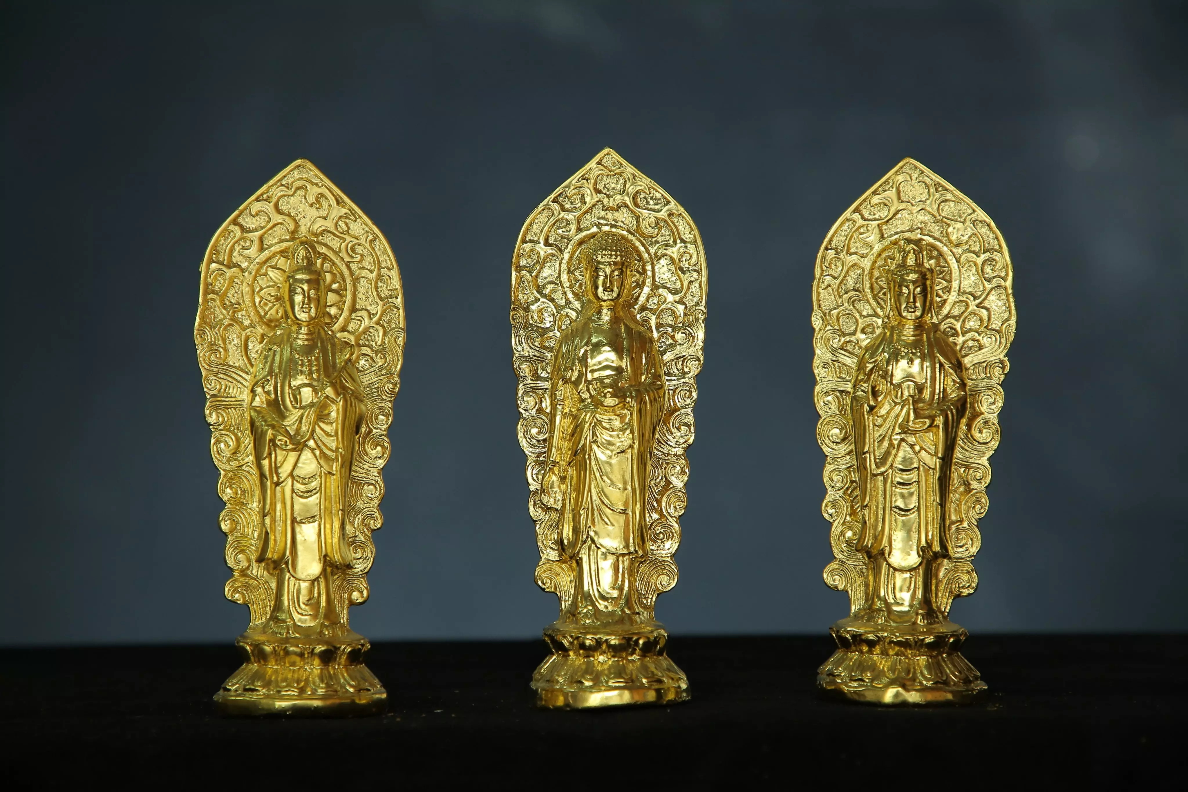 Tượng Phật Quan Âm dát vàng