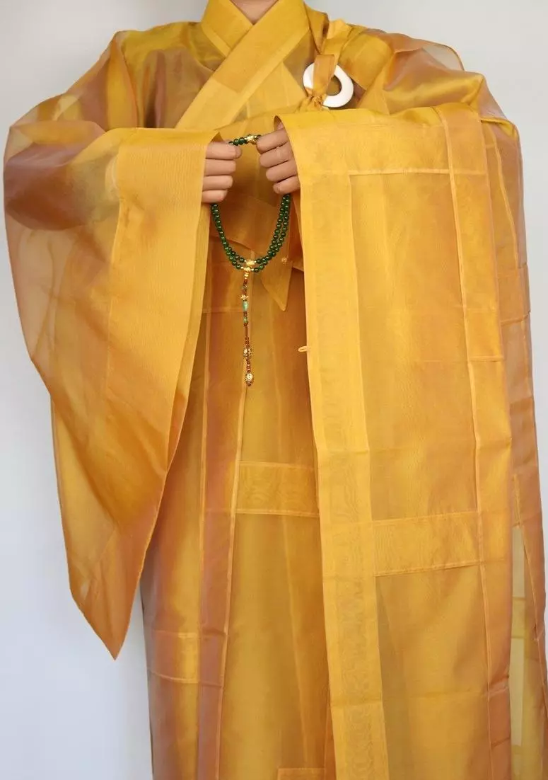 Chiếc áo tràng của tăng ni và Phật tử Việt Nam sử dụng được mô phỏng trên 90% từ chiếc áo tràng của Phật giáo Trung Quốc.