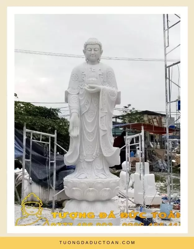 Tượng Đức Phật khổng lồ ở Lạc Sơn