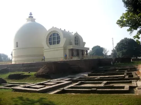 Tháp niết bàn (Mahaparinirvana Stupa)