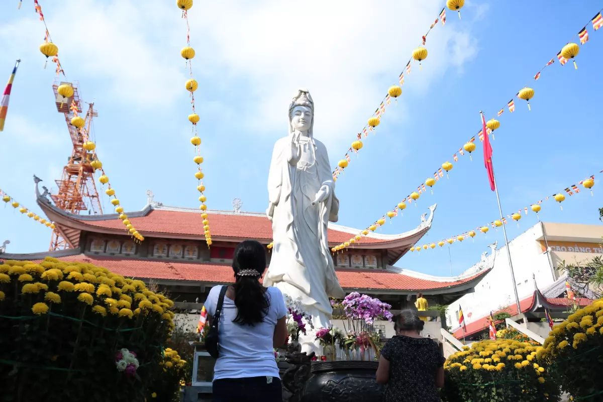 Ngày vía Quán Thế Âm Bồ Tát 19.2 âm lịch: 'Cho người thêm niềm vui, giúp người bớt khổ'