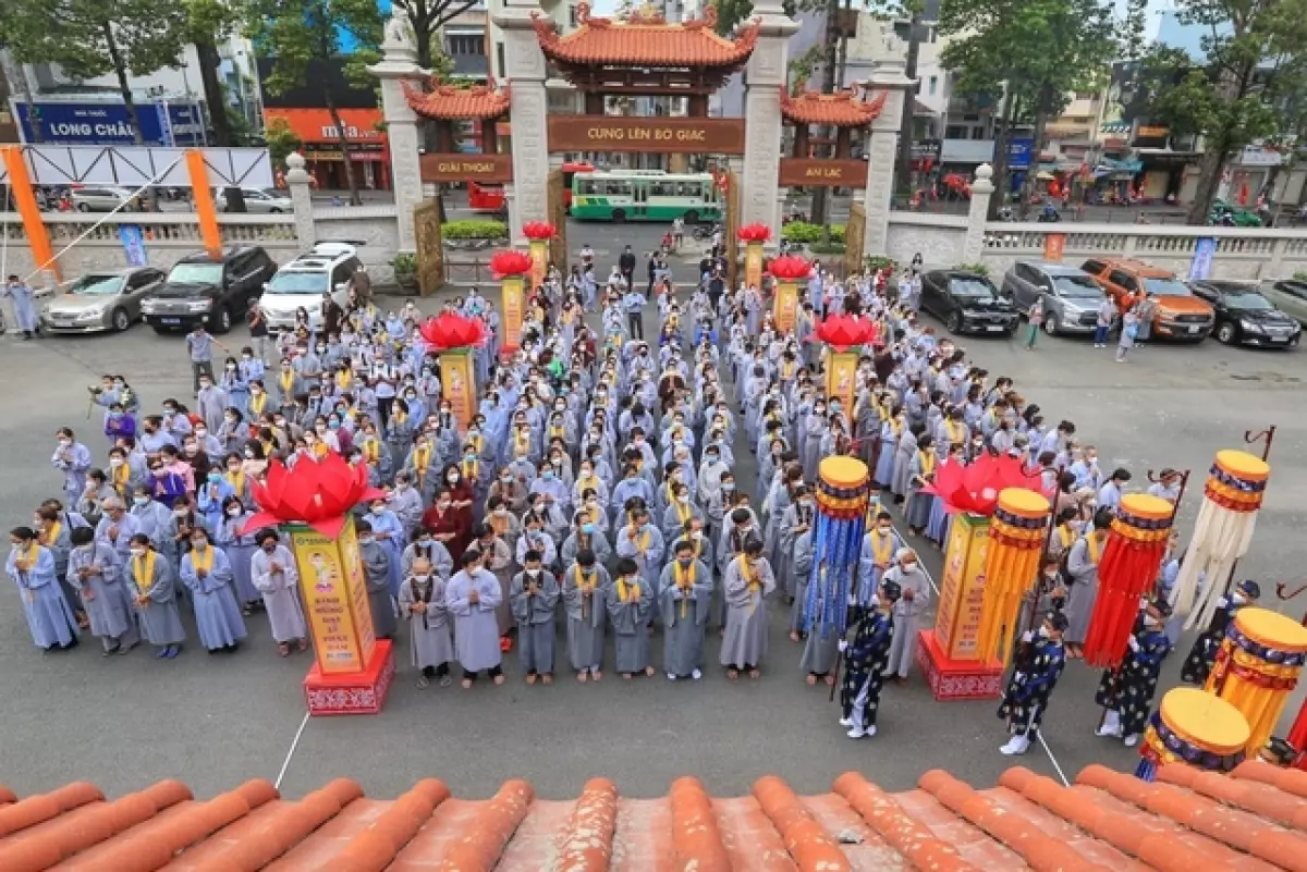 Đại lễ Phật đản là một trong những lễ hội văn hóa tâm linh lớn của Phật tử. Ảnh: Nhật Thịnh