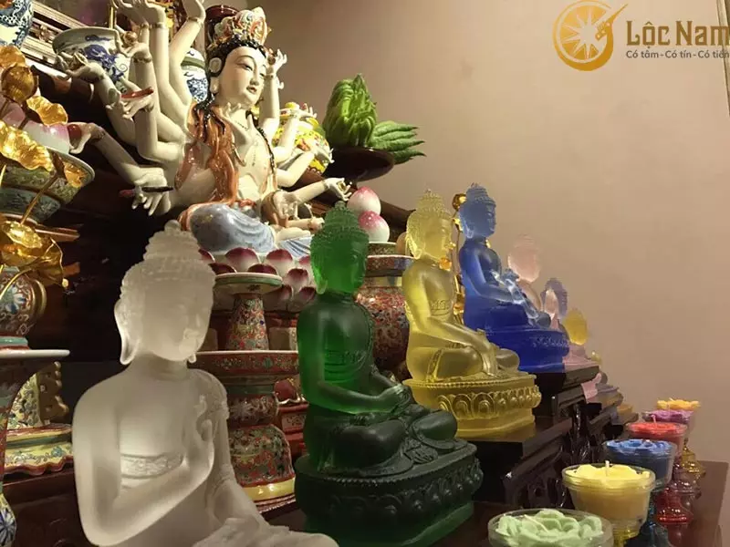 Tượng Phật phải được đặt ở bàn thờ với vị trí trung tâm của ngôi nhà