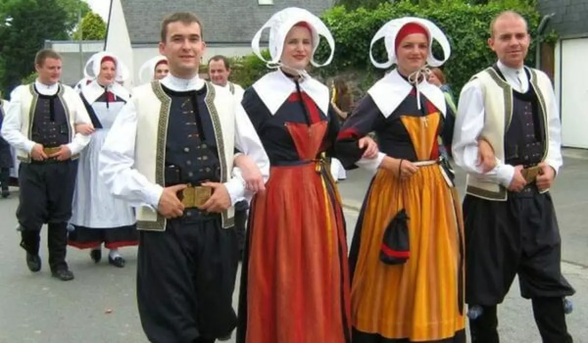 Trang phục truyền thống nước Pháp
