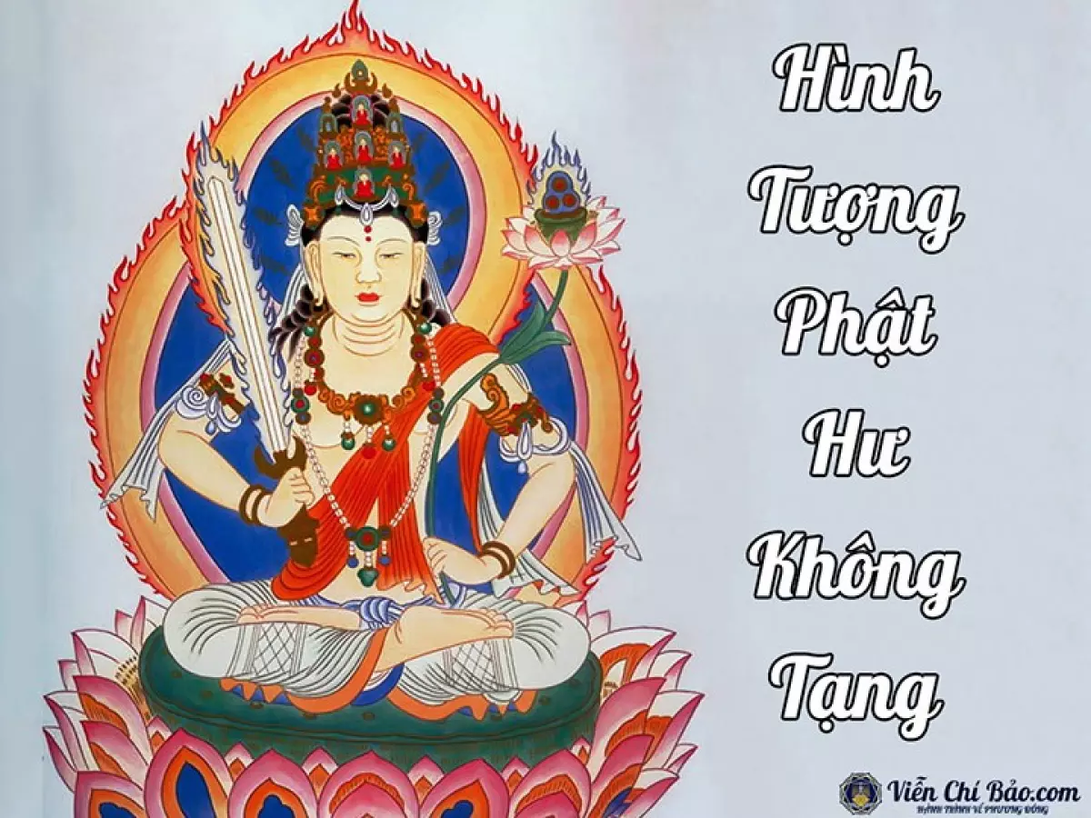 hình tượng Phật Hư Không Tạng: tay trái cầm kiếm, tay phải cầm hoa sen bên trên có ngọc như ý