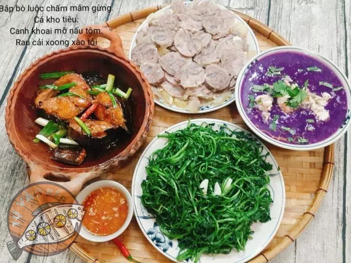 bắp bò luộc chấm mắm gừng, cá kho tiêu, canh khoai mỡ nấu tôm, rau cải xoong xào tỏi