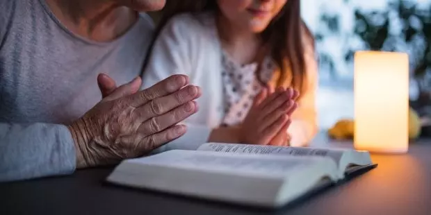 Cách sử dụng Kinh thánh trong gia đình để học hỏi về lịch sử ơn cứu độ