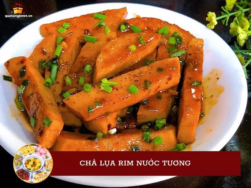 Chả lụa rim nước tương thơm ngon trên mâm cúng chay Tết