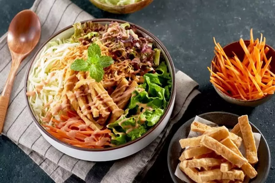 Món đậu hũ xào salad thập cẩm đầy đủ dinh dưỡng