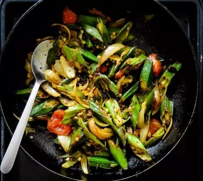 Sri Lankan ladys fingers stir fryokra fry Bandakka theldala