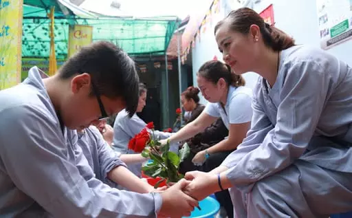 Vu Lan là lễ báo hiếu, là một trong những ngày lễ chính của Phật giáo.