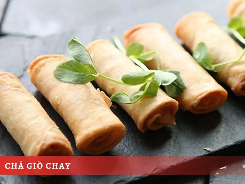 Chả giò chay trên mâm cố cúng bàn thờ Phật