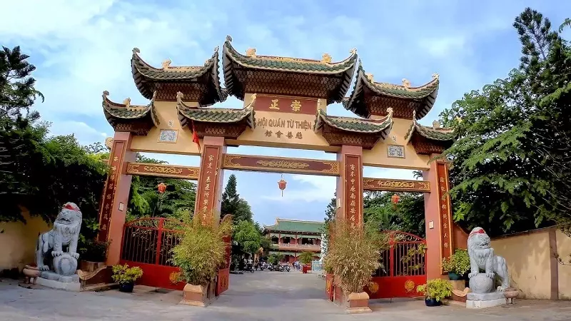 Cổng tam quan chùa ngày nay