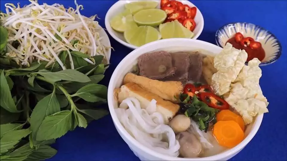 Nước dùng phở chả chay ngon ngọt