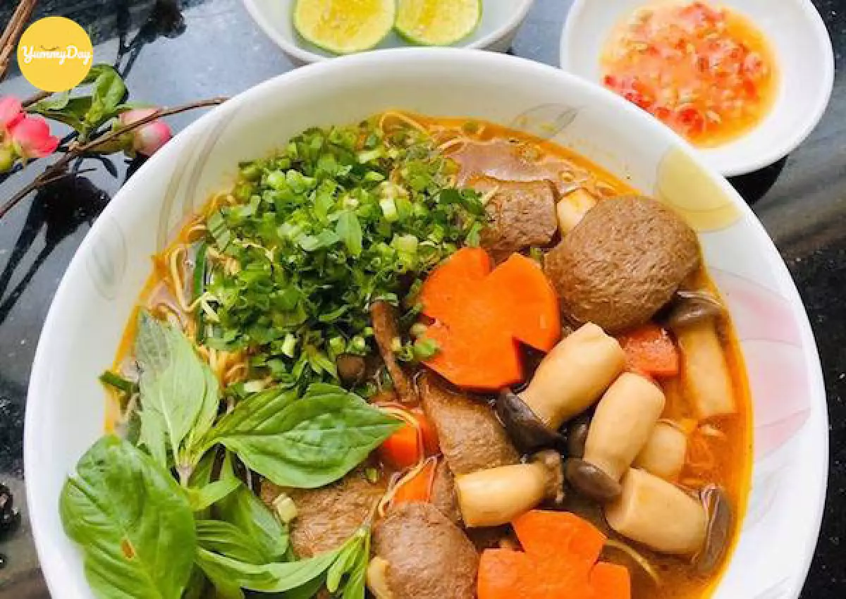 Bò kho chay ăn kèm bánh mì cực ngon