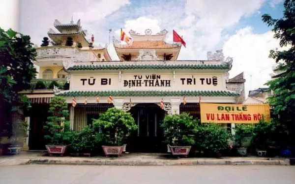 Chính điện chùa Định Thành