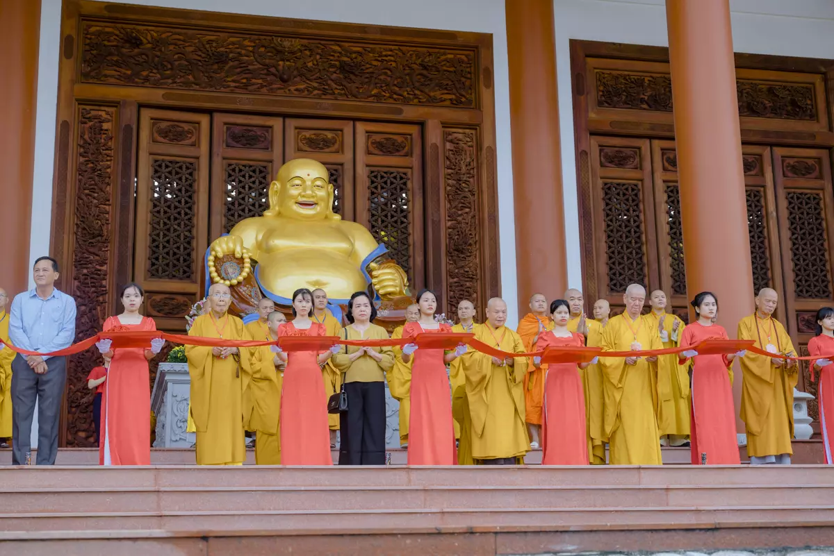 Cong bo quyet dinh va ra mat ban quan tri chua Quoc An Khai Tuong