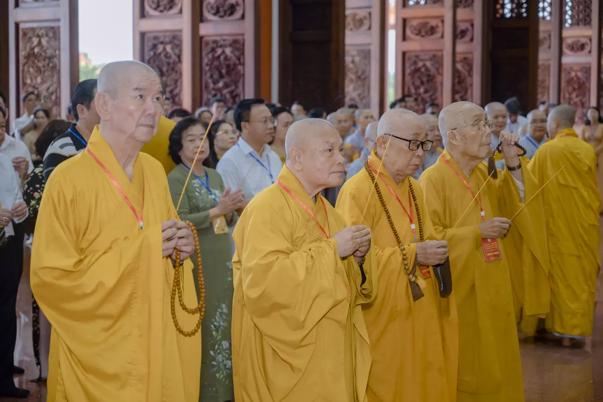 Cong bo quyet dinh va ra mat ban quan tri chua Quoc An Khai Tuong