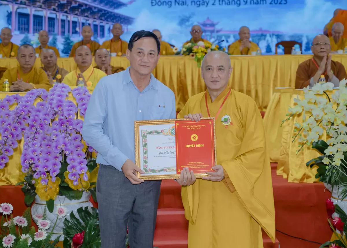 Cong bo quyet dinh va ra mat ban quan tri chua Quoc An Khai Tuong