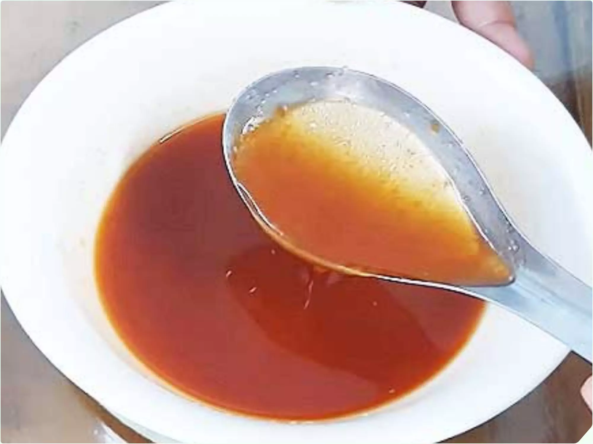 Bước 3: Pha nước sốt chua ngọt