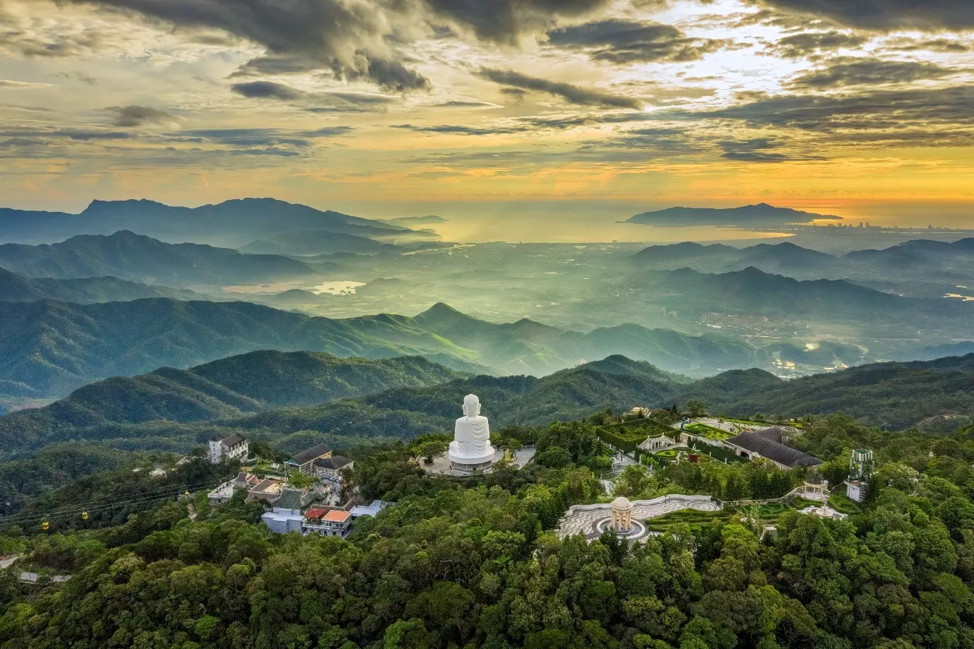 Quần thể tâm linh trên đỉnh núi Chúa