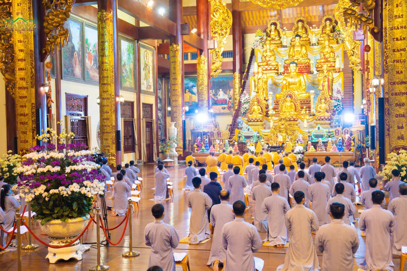 Rất đông thiện nam, tín nữ về chùa Ba Vàng tham dự lễ quy y Tam Bảo
