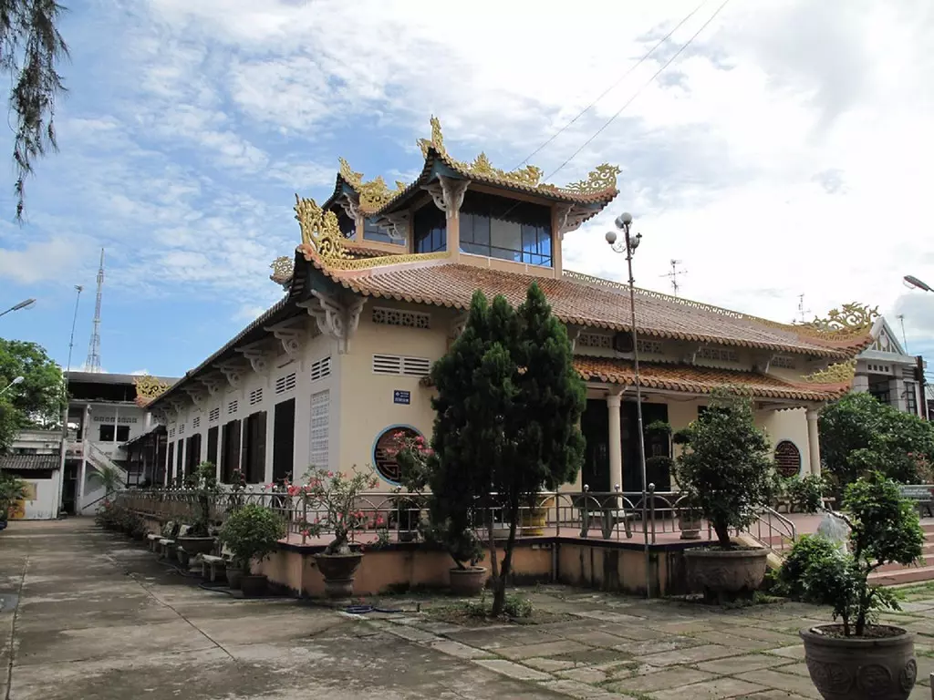 nhung ngoi chua noi tieng linh thieng o ben tre