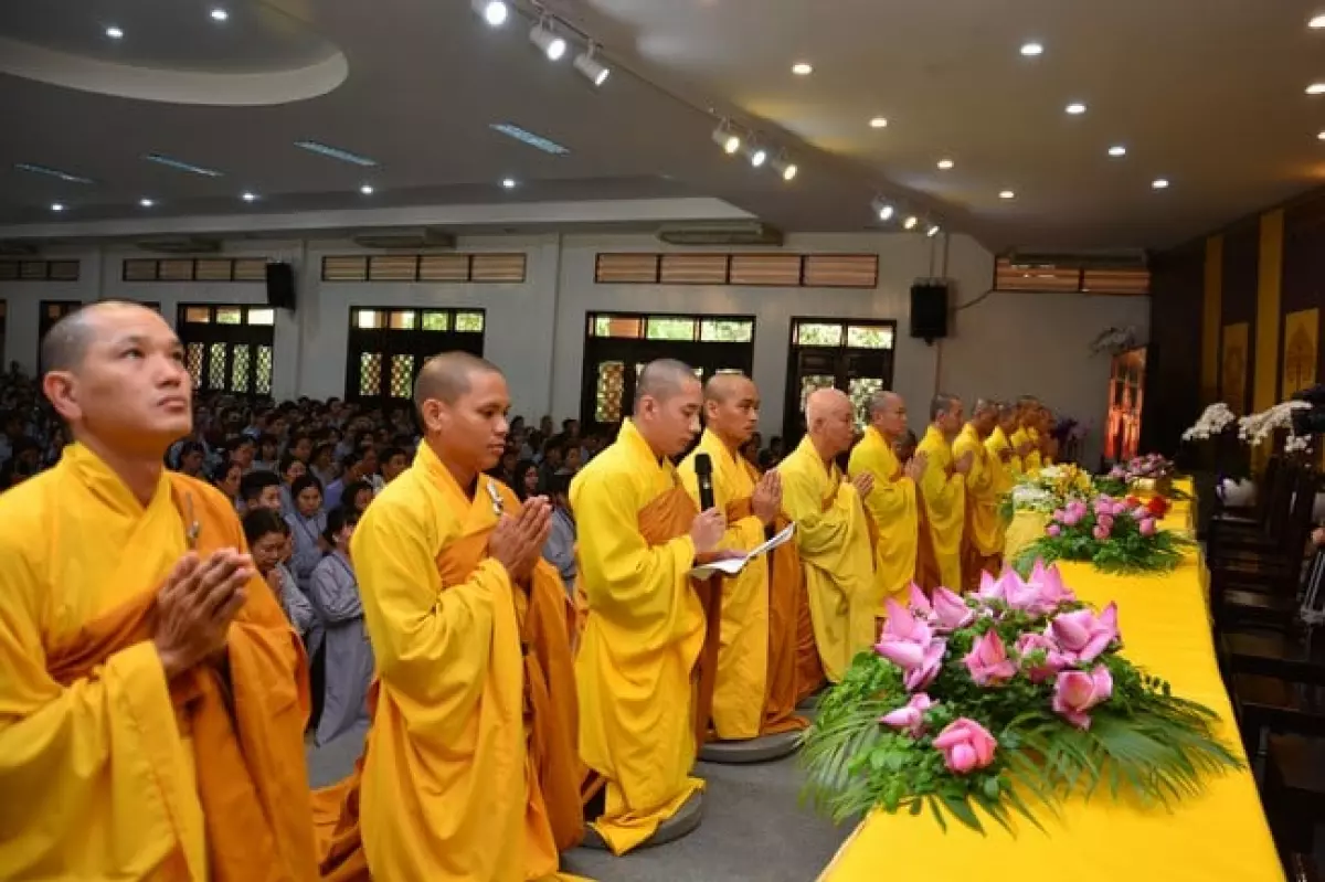 Quy y là buổi lễ quan trọng nhất trên đường tu tập của chúng ta. Nó là cuộc khởi hành để đi đến mục đích giải thoát, vì thế chúng ta không thể xem thường, cử hành một cách bừa bãi được.