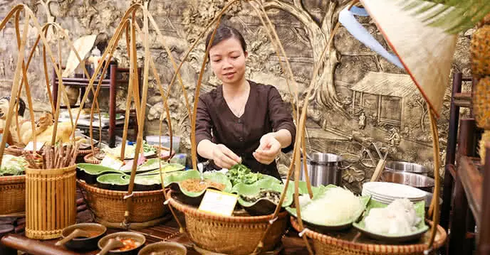 The Vietnamese food counter at Sen Viet Buffet offers a diverse range of dishes. What's impressive is that they have servers dressed up like rural women, adding a touch of authenticity and warmth to the atmosphere.