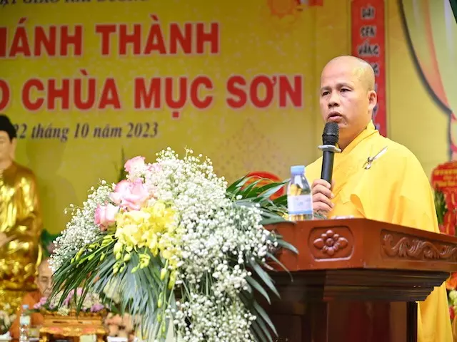 Đại đức Thích Minh Tánh, trụ trì chùa Mục Sơn báo cáo tóm tắt quá trình xây dựng