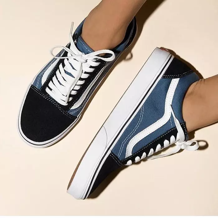 Bắt cận cảnh từng đường nét trong những mẫu giày Vans xanh Navy