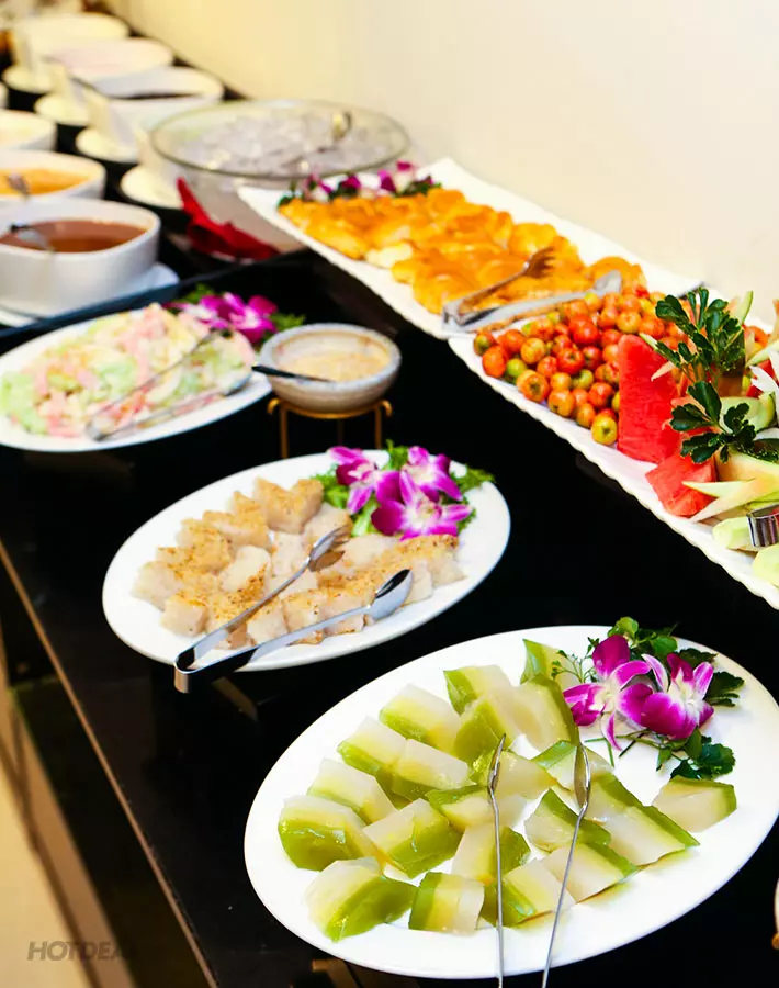 Thưởng thức buffet tại KS Bông Sen