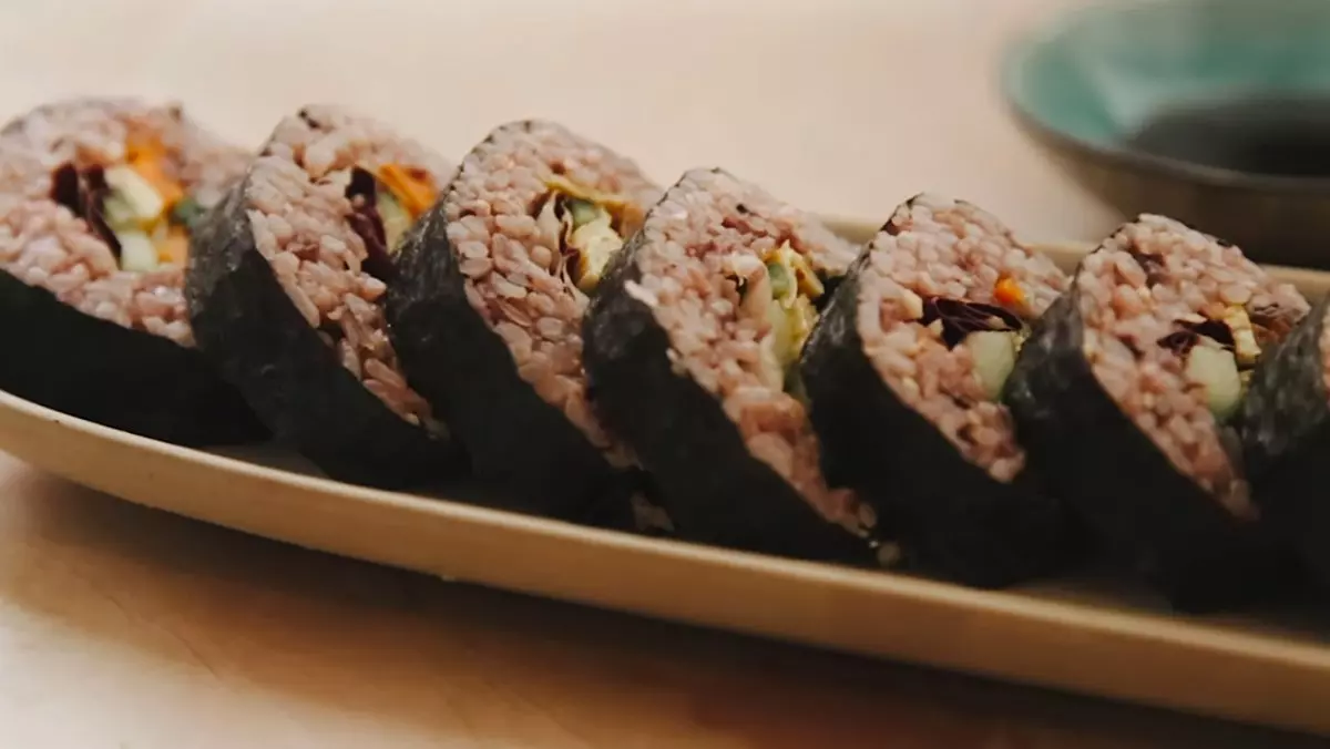 Kimbap chay với bò và gạo lứt