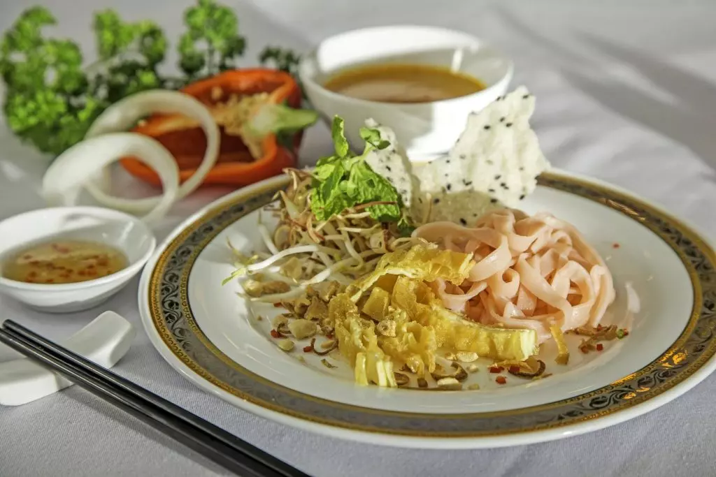 Nhà hàng cung cấp buffet chay với hơn 70 món ăn chay