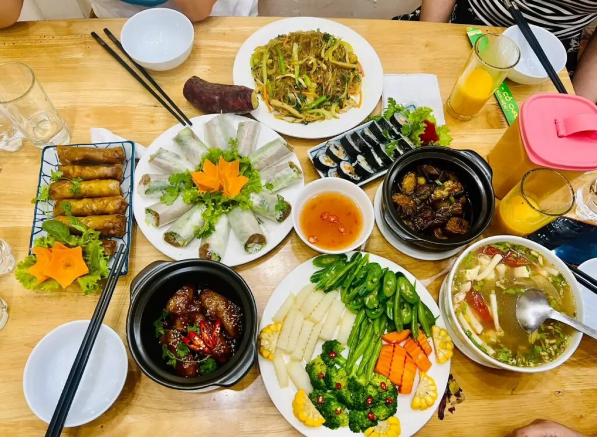 Nhà Hàng Chay Hoa Lư Vegan Restaurant(LOVING HUT)