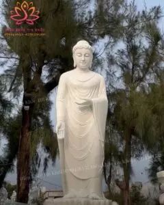 Tượng A Di Đà bằng đá tại cơ sở Tín Khôi