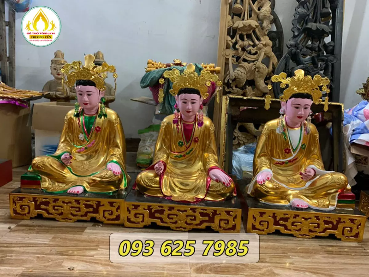 Bộ tượng Tam Tòa Thánh mẫu bằng gỗ