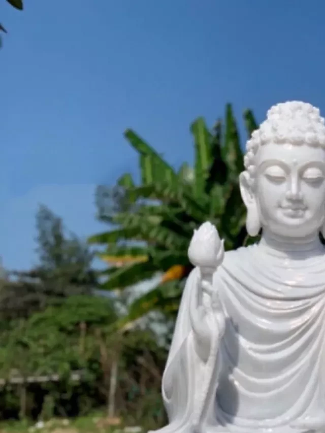   Tượng Đức Phật cầm hoa sen - Một Thước Phim Tâm Linh