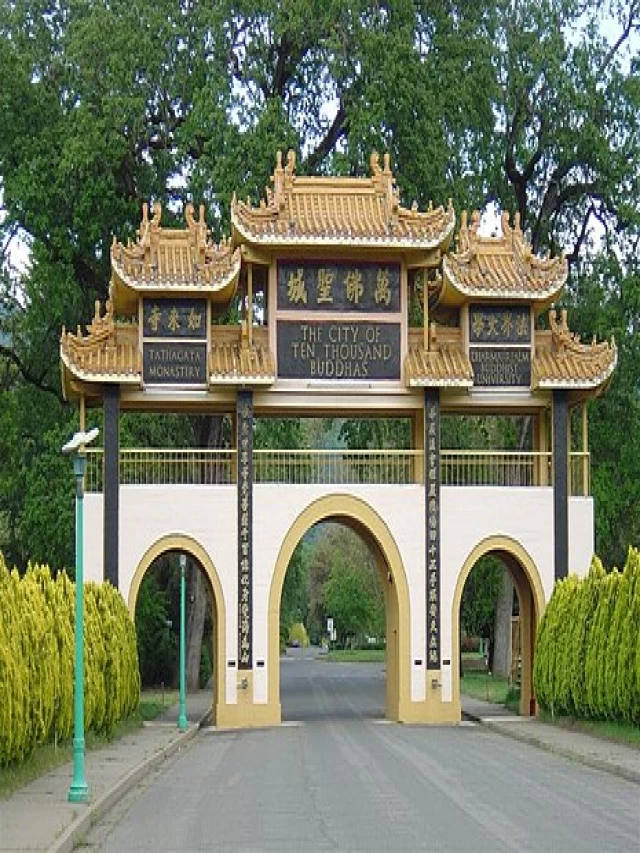   City of Ten Thousand Buddhas: Một Cộng Đồng và Tu Viện Phật Giáo Quốc Tế